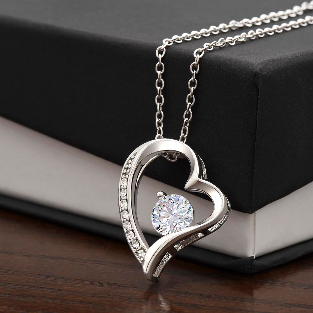 💖 Heart-Shaped Pendant Necklace 💖