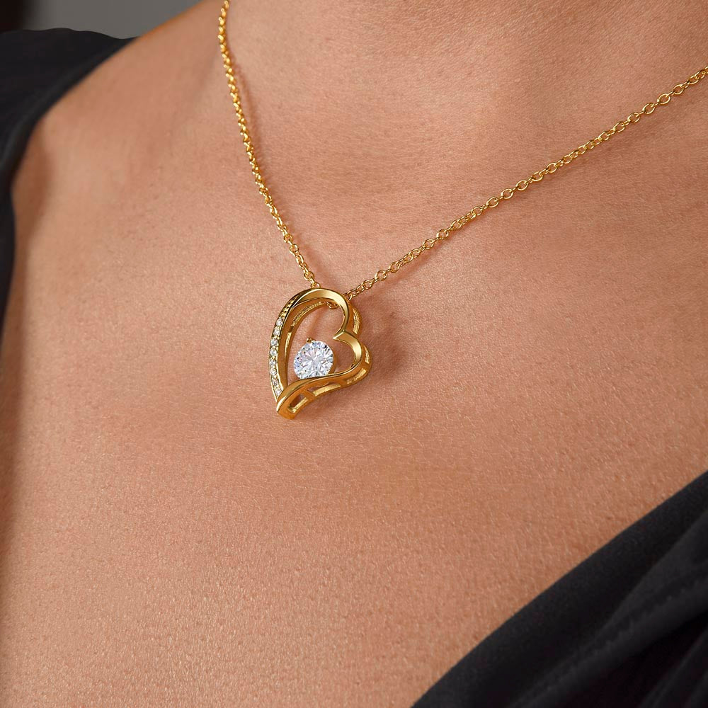 💖 Heart-Shaped Pendant Necklace 💖